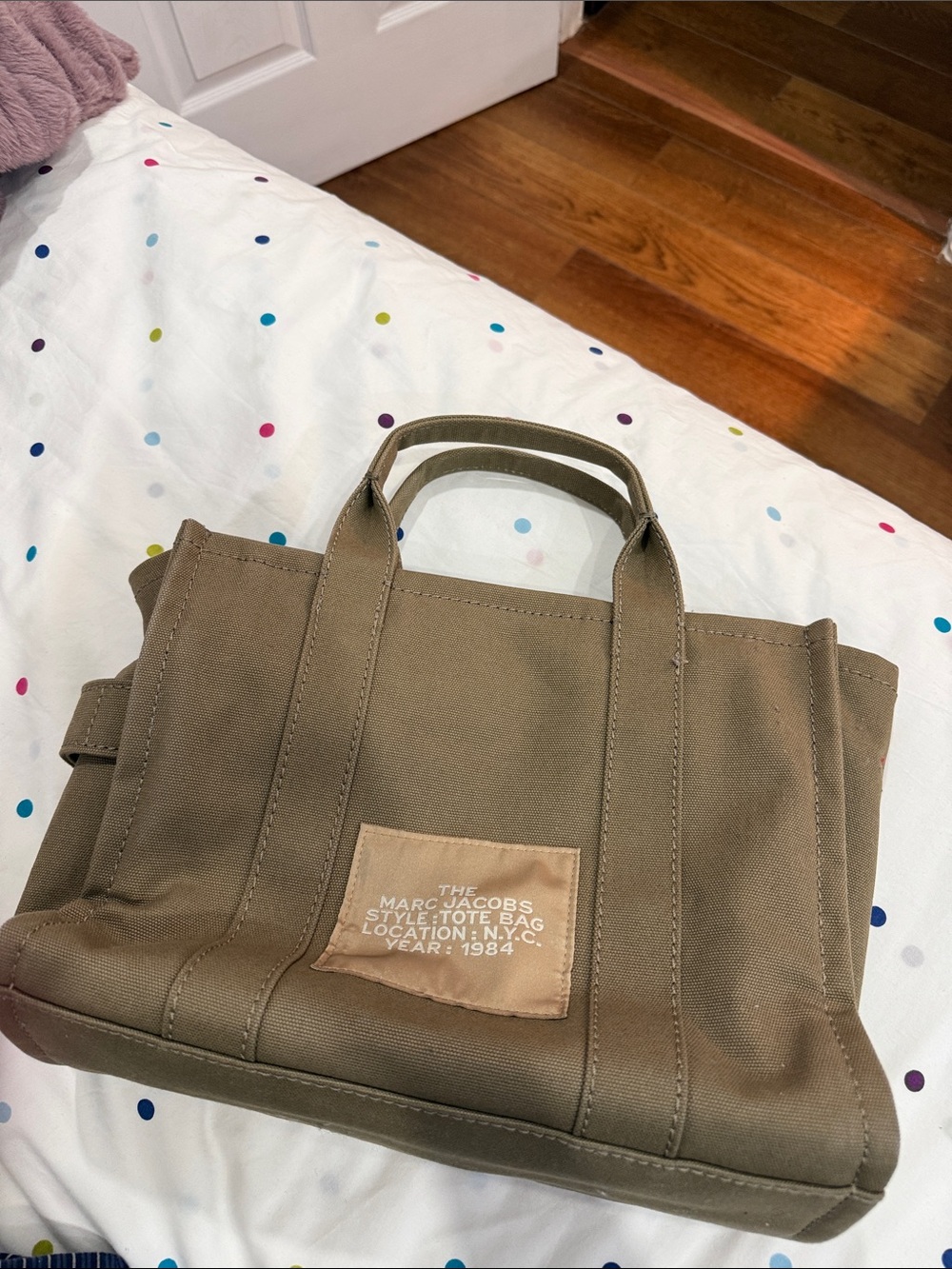 Marc Jacobs The Tote Bag in Olive Green - Picture 2 of 6